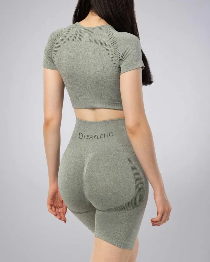 Camiseta cropped e calções para mulher - Roupa desportiva
